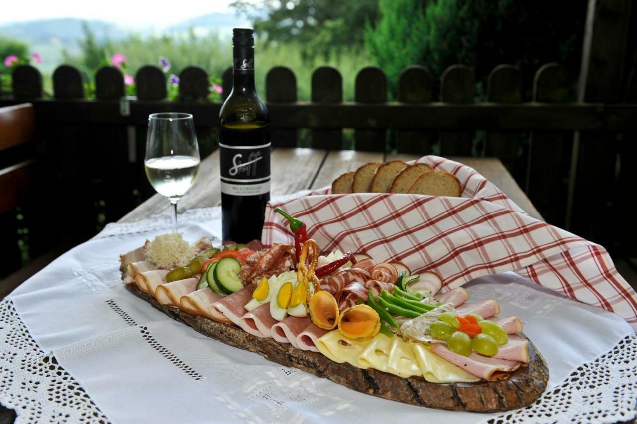 Weingut Stoff Bed and Breakfast Kitzeck im Sausal Buitenkant foto