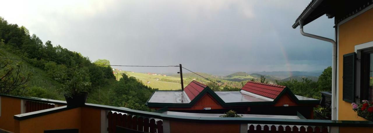 Weingut Stoff Bed and Breakfast Kitzeck im Sausal Buitenkant foto